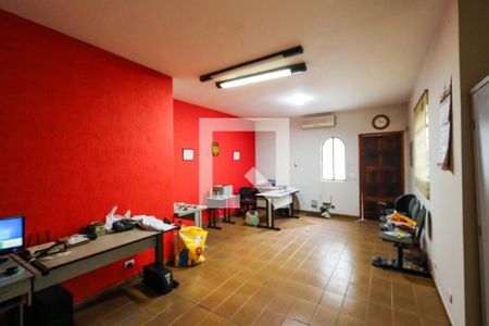 Casa à venda com 340m², 4 quartos e 4 vagasCasa 2 - Sala 1