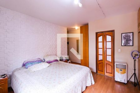 Casa à venda com 340m², 4 quartos e 4 vagasSuíte 1