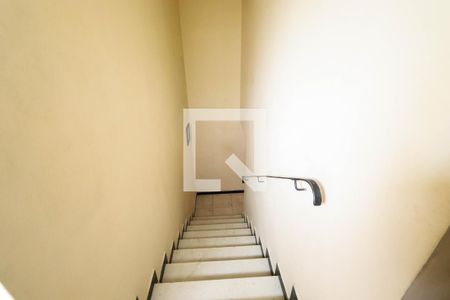 Casa à venda com 340m², 4 quartos e 4 vagasEscadas