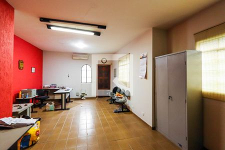 Casa à venda com 340m², 4 quartos e 4 vagasCasa 2 - Sala 1