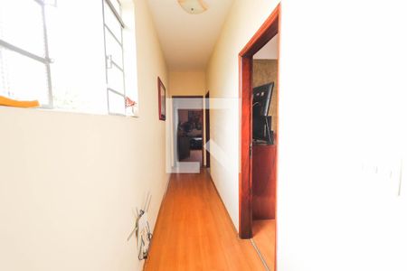 Casa à venda com 340m², 4 quartos e 4 vagasCorredor