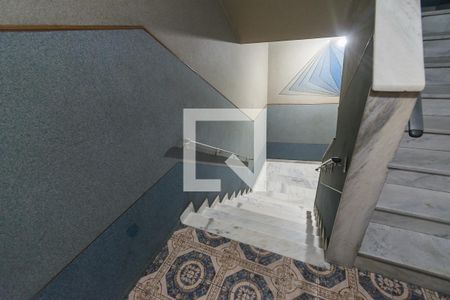 Apartamento para alugar com 70m², 2 quartos e 1 vaga Apartamento para alugar com 70m², 2 quartos e 1 vagaÁrea comum - Escadas