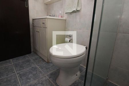 Casa à venda com 230m², 3 quartos e 7 vagas Casa à venda com 230m², 3 quartos e 7 vagasBanheiro da Suíte 2