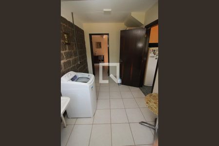 Casa à venda com 230m², 3 quartos e 7 vagas Casa à venda com 230m², 3 quartos e 7 vagasÁrea de Serviço