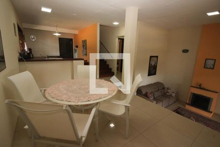 Casa à venda com 230m², 3 quartos e 7 vagas Casa à venda com 230m², 3 quartos e 7 vagasSala de Jantar