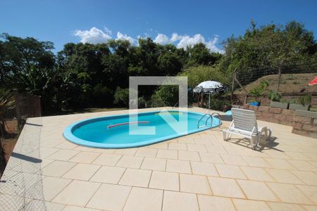 Casa à venda com 230m², 3 quartos e 7 vagas Casa à venda com 230m², 3 quartos e 7 vagasPiscina