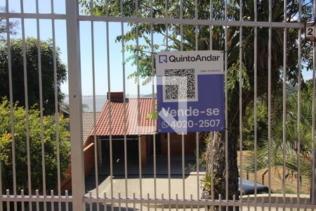 Casa à venda com 230m², 3 quartos e 7 vagas Casa à venda com 230m², 3 quartos e 7 vagasFachada