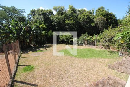 Quintal de casa à venda com 3 quartos, 230m² em Espírito Santo, Porto Alegre