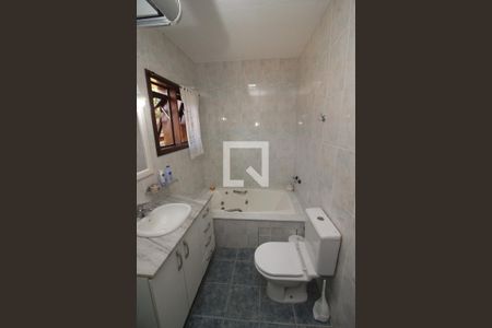 Casa à venda com 230m², 3 quartos e 7 vagas Casa à venda com 230m², 3 quartos e 7 vagasBanheiro da Suíte 1