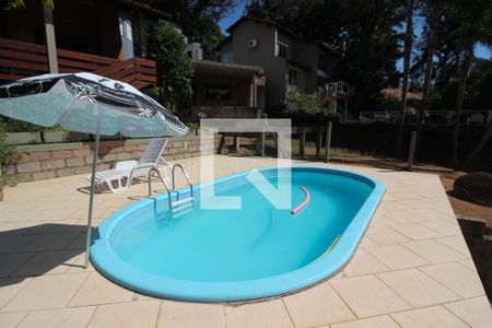 Casa à venda com 230m², 3 quartos e 7 vagas Casa à venda com 230m², 3 quartos e 7 vagasPiscina