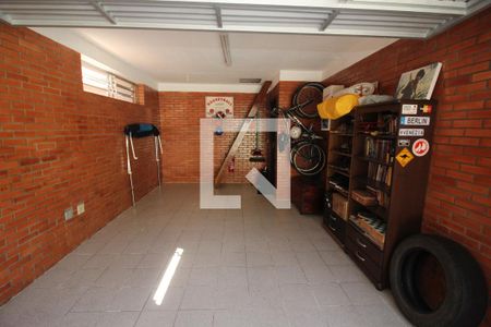 Casa à venda com 230m², 3 quartos e 7 vagas Casa à venda com 230m², 3 quartos e 7 vagasGaragem