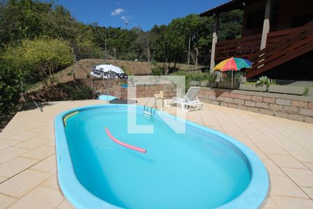 Casa à venda com 230m², 3 quartos e 7 vagas Casa à venda com 230m², 3 quartos e 7 vagasPiscina