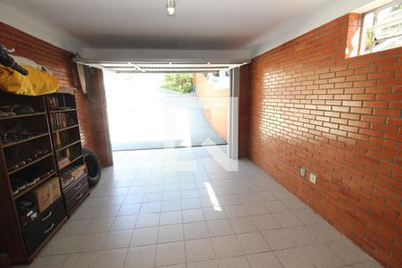 Casa à venda com 230m², 3 quartos e 7 vagas Casa à venda com 230m², 3 quartos e 7 vagasGaragem