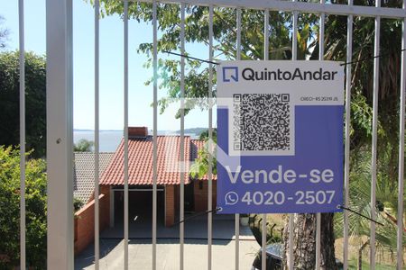 Casa à venda com 230m², 3 quartos e 7 vagas Casa à venda com 230m², 3 quartos e 7 vagasFachada