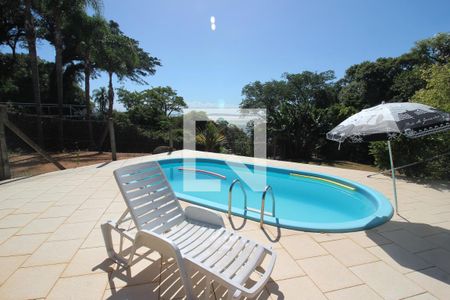 Casa à venda com 230m², 3 quartos e 7 vagas Casa à venda com 230m², 3 quartos e 7 vagasPiscina