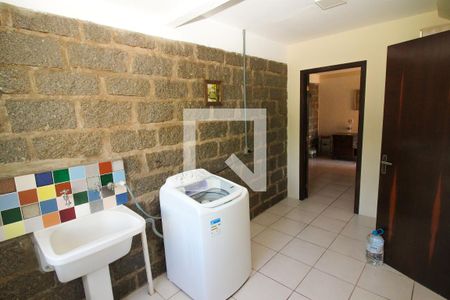 Casa à venda com 230m², 3 quartos e 7 vagas Casa à venda com 230m², 3 quartos e 7 vagasÁrea de Serviço