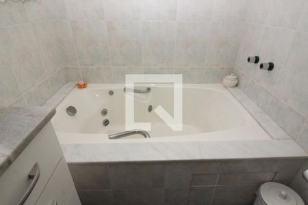 Casa à venda com 230m², 3 quartos e 7 vagas Casa à venda com 230m², 3 quartos e 7 vagasBanheiro da Suíte 1
