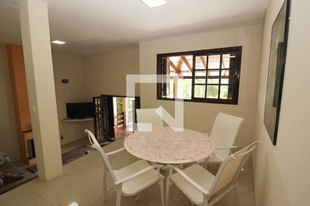 Casa à venda com 230m², 3 quartos e 7 vagas Casa à venda com 230m², 3 quartos e 7 vagasSala de Jantar