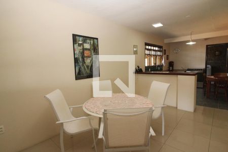 Casa à venda com 230m², 3 quartos e 7 vagas Casa à venda com 230m², 3 quartos e 7 vagasSala de Jantar