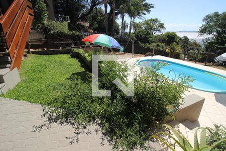 Casa à venda com 230m², 3 quartos e 7 vagas Casa à venda com 230m², 3 quartos e 7 vagasPiscina