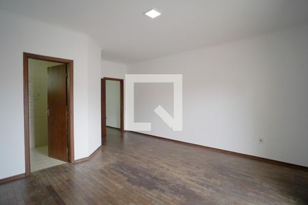 Casa para alugar com 230m², 3 quartos e 2 vagasSuíte