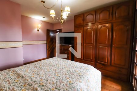 Casa à venda com 289m², 5 quartos e 3 vagasSuíte 1