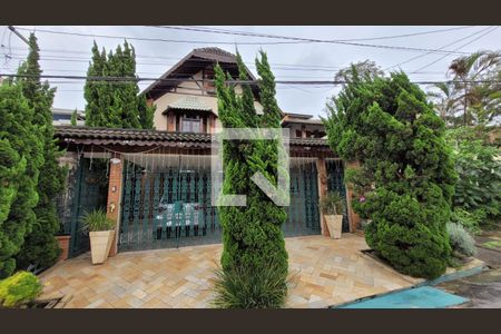 Casa à venda com 289m², 5 quartos e 3 vagasFachada