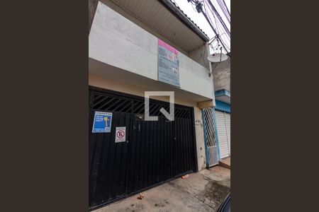 Casa à venda com 120m², 4 quartos e 1 vaga Casa à venda com 120m², 4 quartos e 1 vagaFachada