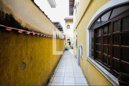 Casa para alugar com 200m², 3 quartos e 2 vagasLateral