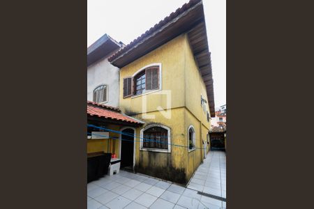 Casa para alugar com 200m², 3 quartos e 2 vagasFachada posterior