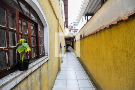 Casa para alugar com 200m², 3 quartos e 2 vagasLateral