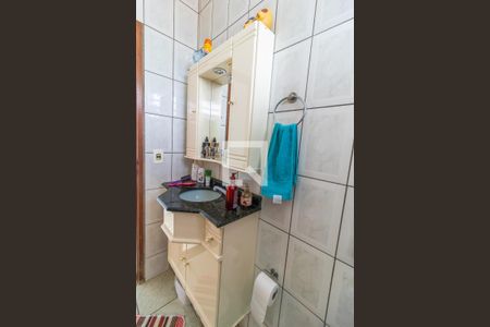 Casa à venda com 288m², 4 quartos e 2 vagasBanheiro 1