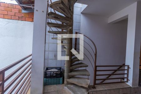 Casa à venda com 288m², 4 quartos e 2 vagasEscada
