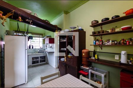 Casa à venda com 180m², 4 quartos e sem vaga Casa à venda com 180m², 4 quartos e sem vagaCozinha