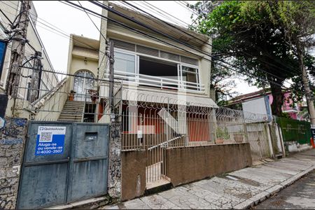 Casa à venda com 180m², 4 quartos e sem vaga Casa à venda com 180m², 4 quartos e sem vagaFachada