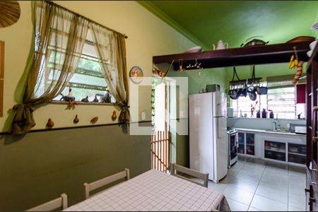 Casa à venda com 180m², 4 quartos e sem vaga Casa à venda com 180m², 4 quartos e sem vagaCozinha