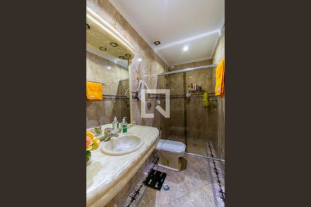 Casa à venda com 189m², 4 quartos e 2 vagas Casa à venda com 189m², 4 quartos e 2 vagasBanheiro Corredor