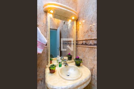 Casa à venda com 189m², 4 quartos e 2 vagas Casa à venda com 189m², 4 quartos e 2 vagasBanheiro da Suíte