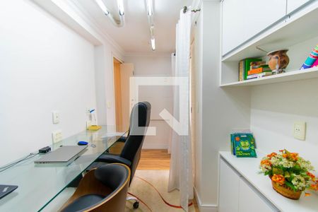 Casa à venda com 189m², 4 quartos e 2 vagas Casa à venda com 189m², 4 quartos e 2 vagasEscritório