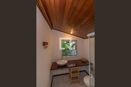 Banheiro  de casa de condomínio para alugar com 1 quarto, 45m² em Bairro das Palmeiras, Campinas