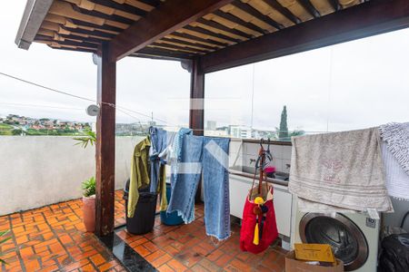 Casa à venda com 275m², 3 quartos e 3 vagas Casa à venda com 275m², 3 quartos e 3 vagasÁrea de Serviço