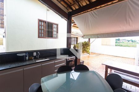 Casa à venda com 275m², 3 quartos e 3 vagas Casa à venda com 275m², 3 quartos e 3 vagasÁrea da Churrasqueira