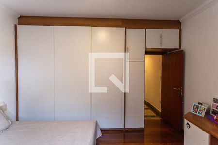 Casa à venda com 275m², 3 quartos e 3 vagas Casa à venda com 275m², 3 quartos e 3 vagasArmário do Quarto 3