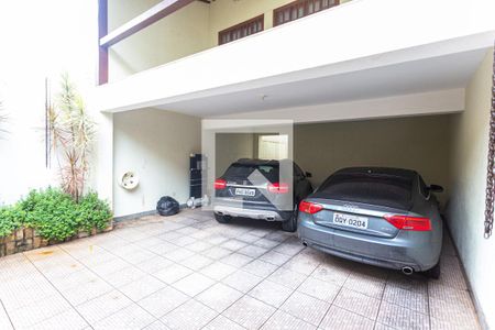 Casa à venda com 275m², 3 quartos e 3 vagas Casa à venda com 275m², 3 quartos e 3 vagasGaragem