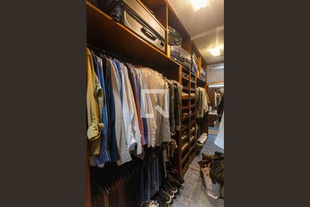 Casa à venda com 275m², 3 quartos e 3 vagas Casa à venda com 275m², 3 quartos e 3 vagasCloset da Suíte