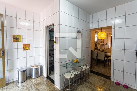 Casa à venda com 275m², 3 quartos e 3 vagas Casa à venda com 275m², 3 quartos e 3 vagasCozinha