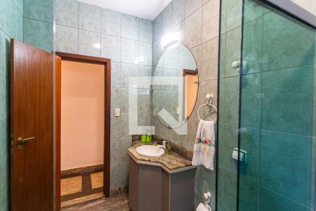 Casa à venda com 275m², 3 quartos e 3 vagas Casa à venda com 275m², 3 quartos e 3 vagasBanheiro Social