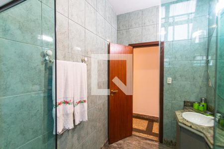 Casa à venda com 275m², 3 quartos e 3 vagas Casa à venda com 275m², 3 quartos e 3 vagasBanheiro Social