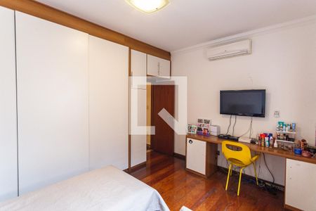 Casa à venda com 275m², 3 quartos e 3 vagas Casa à venda com 275m², 3 quartos e 3 vagasQuarto 3