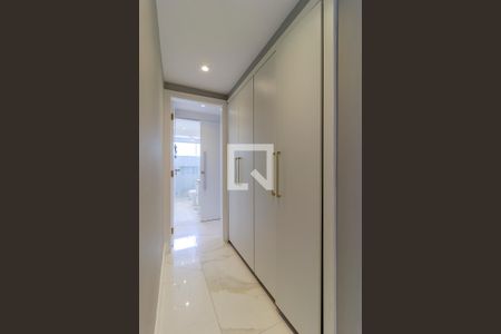 Apartamento à venda com 280m², 3 quartos e 4 vagasCorredor / Armários
